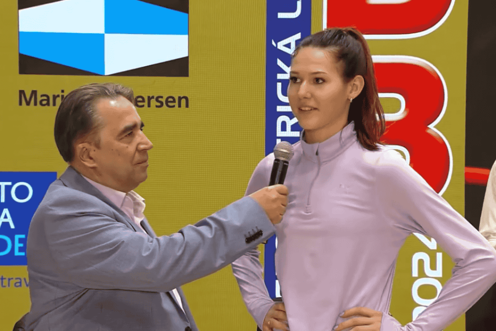 Angelina Topić nastavlja da impresionira ljubitelje atletike, dok njeni uspesi donose ponos Srbiji. Njena posvećenost i naporan rad čine je jednom od najperspektivnijih mladih sportistkinja Evrope. 📢 Pratite Angelininu karijeru na njenom zvaničnom Instagram profilu 📺 Pogledajte njen skok sa mitinga u Banskoj Bistrici (Eurpean Athletics)