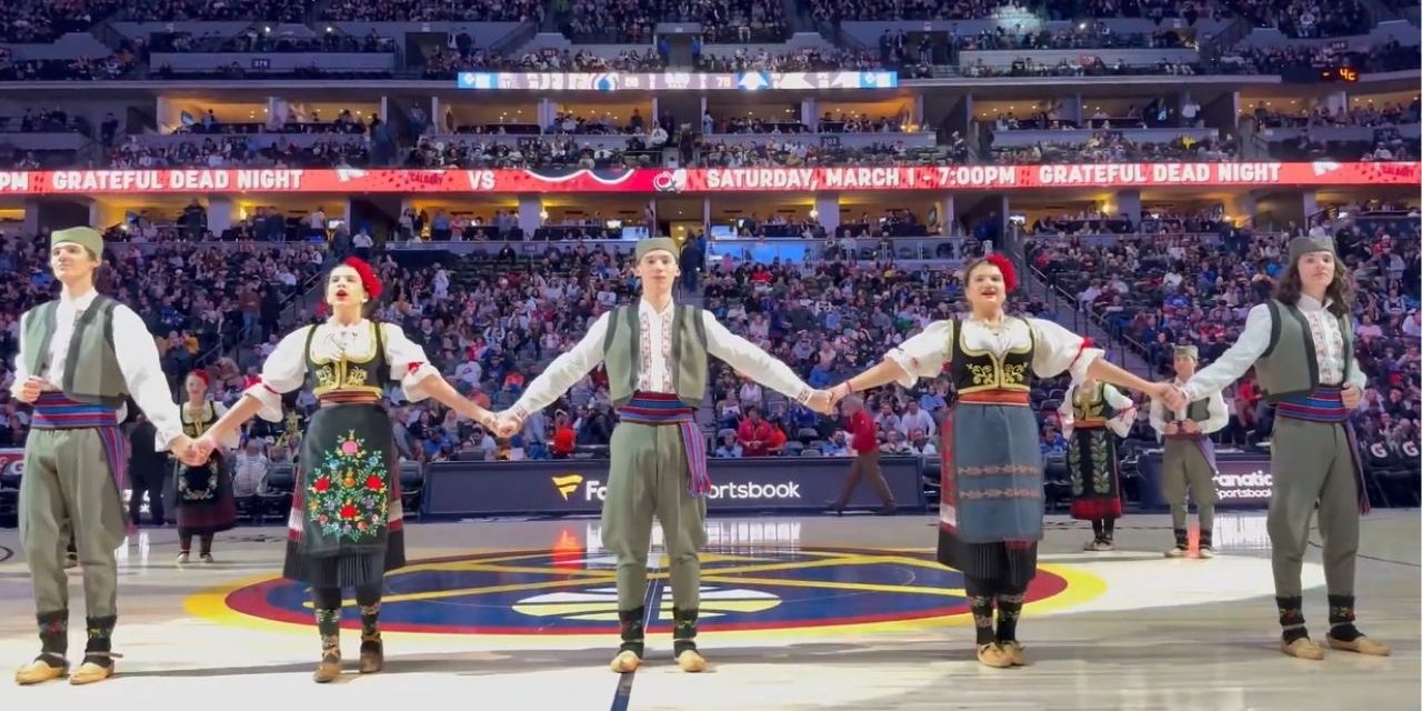 Veče srpskog nasleđa u Denveru – Kolo na parketu Veče srpskog nasleđa u Denveru: Kolo na parketu
